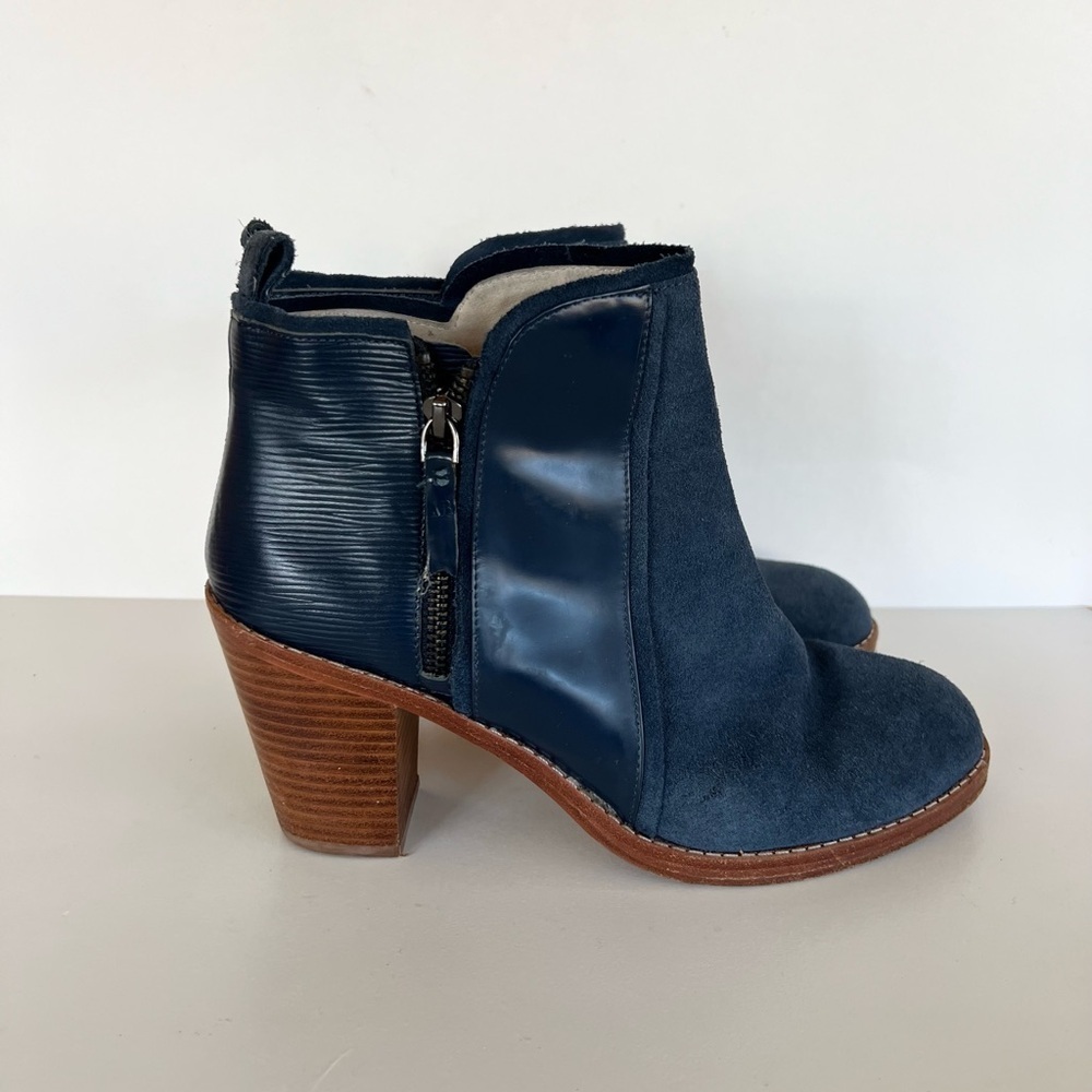Matt Bernson 'Holt' Side Zip Suede Ankle Boots Booties in Navy, size 10M